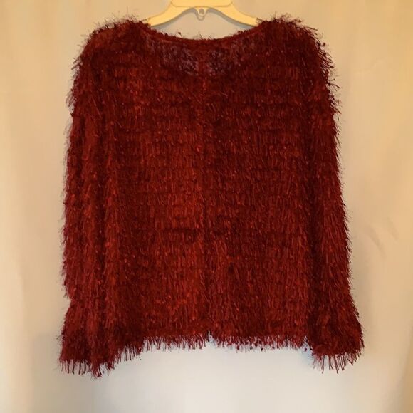 Very J small unique fully fringed sweater with elastic sleeves at cuff - Picture 6 of 7